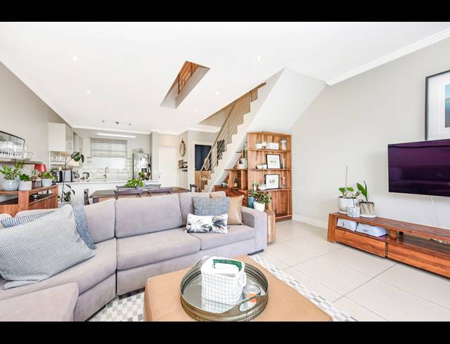 2 BEDROOM APARTMENT FOR SALE IN BRYANSTON